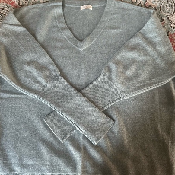Garnet Hill Cashmere v-neck sweater. - Picture 4 of 6